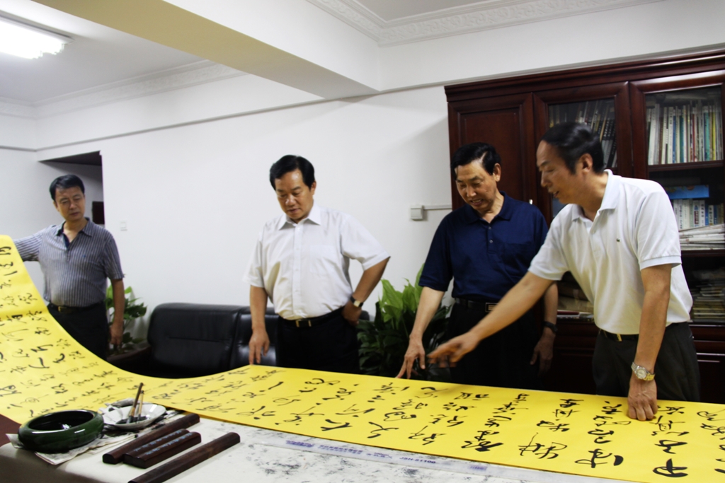 �½����᳤���黭�Ҿ��ֲ����ִ�����